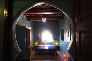 Classic Room | Individually furnished, rollaway beds, free WiFi - Riad Rose Des Vents (Essaouira)