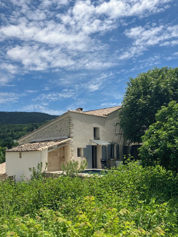 Exterior - Provencal farmhouse with pool at the foot of Mont-Ventoux (Malaucène)