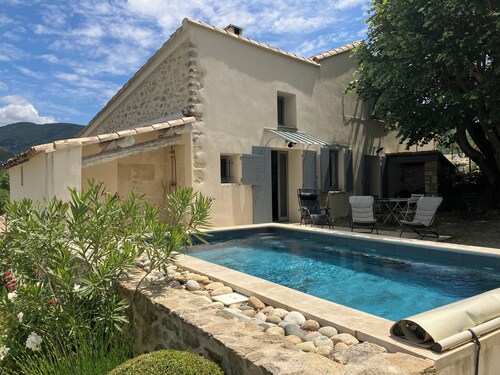Provencal farmhouse with pool at the foot of Mont-Ventoux