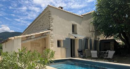 Provencal farmhouse with pool at the foot of Mont-Ventoux