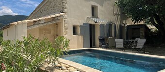 Mas provençal avec piscine au pied du Mont-Ventoux