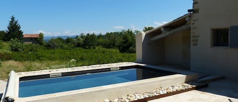 Piscina all'aperto, una piscina riscaldata