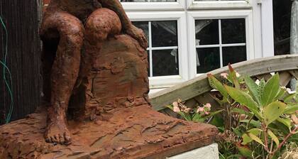 The Artist’s Hideaway. Pet friendly