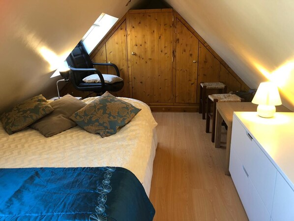 2 chambres, bureau, fer et planche à repasser, Wi-Fi gratuit