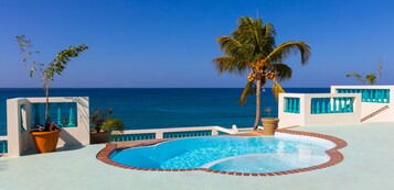 Outdoor pool, pool umbrellas, sun loungers