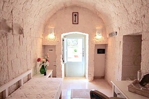 5 bedrooms, bed sheets - PUGLIA BELLA - Five Bedroom Villa, Sleeps 11 (Alberobello)