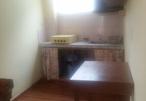 Kühlschrank, Kochgeschirr/Geschirr/Besteck