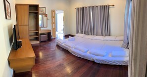 Exclusive Villa | Individually decorated, individually furnished, desk, rollaway beds