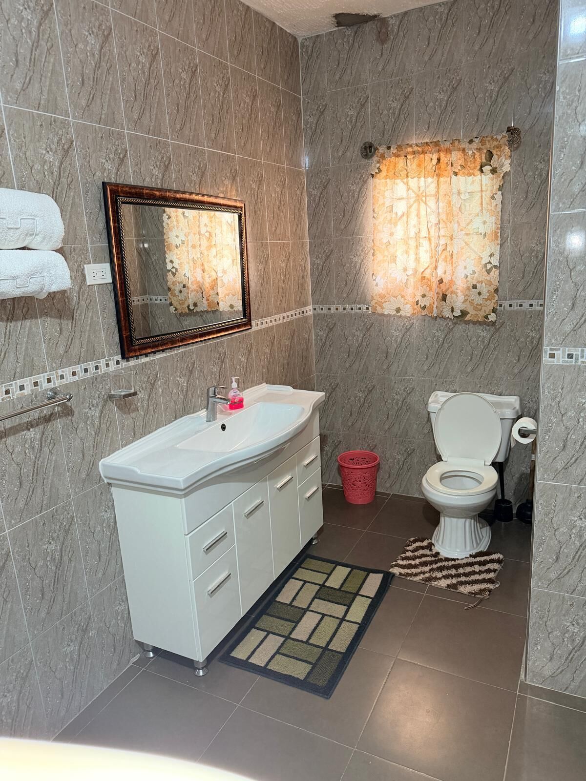 Towels, soap, shampoo, toilet paper