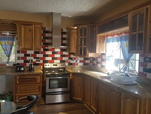 冰箱、微波炉、烤箱、炉灶