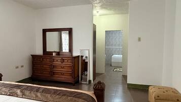 2 bedrooms, iron/ironing board, WiFi (free), bed sheets