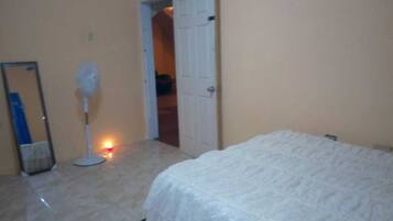 2 chambres, fer et planche Ă repasser, Wi-Fi gratuit, draps fournis