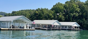 Floating Holiday #3 on Norris Lake at Springs Dock.