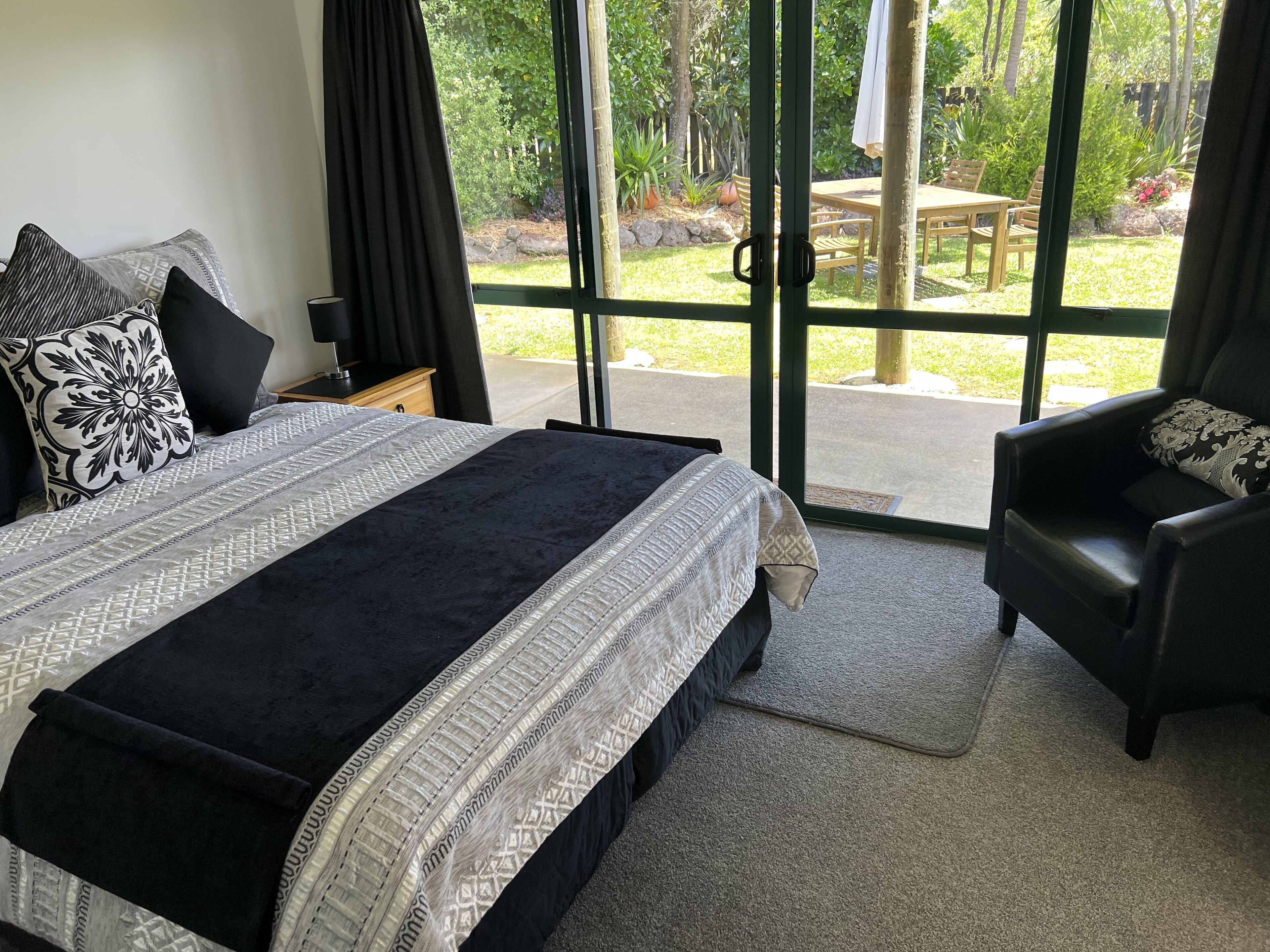 3 slaapkamers, een strijkplank/strijkijzer, gratis wifi, beddengoed