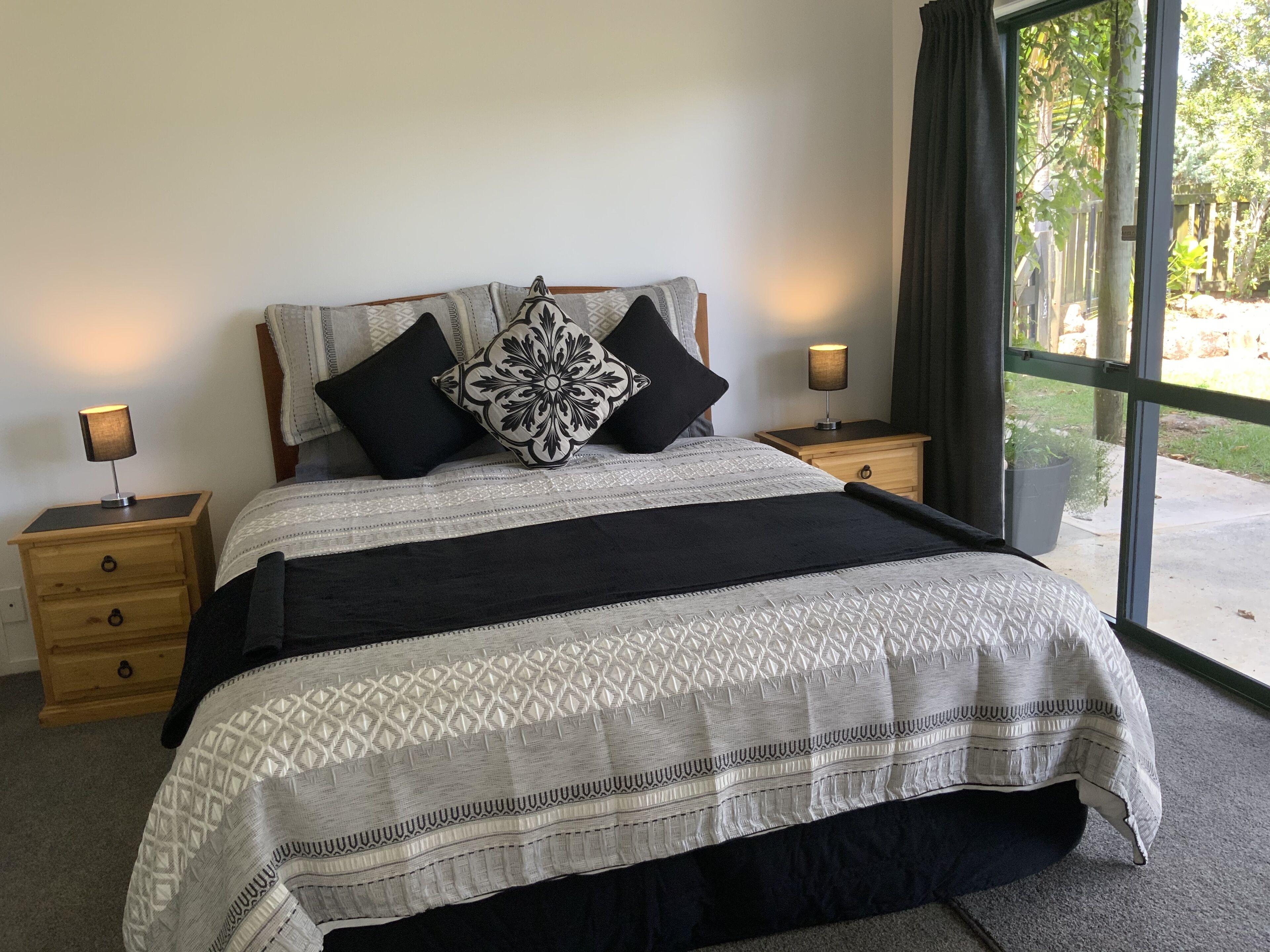 3 slaapkamers, een strijkplank/strijkijzer, gratis wifi, beddengoed