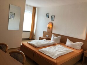 Comfort Double Room, 1 Double Bed | Desk, laptop workspace, rollaway beds, free WiFi - Steinberger-Hof (Rinteln)