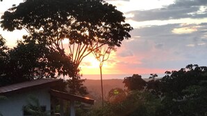 A house with a small porch and a view of the sunset. - Villas Lambeau #2 - Ocean View - Fiber Optic / 1BR 1 BA (Uvita)