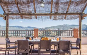 Outdoor dining - Lovely home in Iznájar (Iznájar)