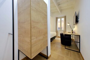 Superior Double Room | Premium bedding, in-room safe, desk, soundproofing - Youroom Vite (Rome)