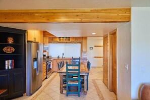 Dining - Park City Condo: Spacious Private Retreat for 6+. On Free Bus Line. (Park City)