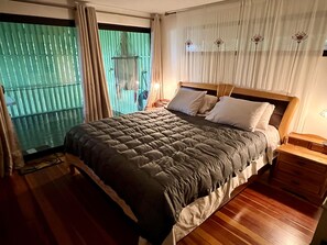 2 bedrooms, in-room safe, iron/ironing board, free WiFi