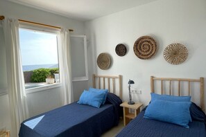 4 bedrooms, WiFi, bed sheets