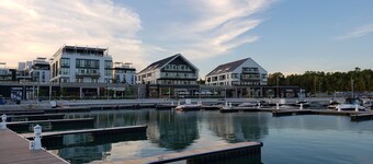 Cozy, Modern 2-Bedroom Apartment at Friday Harbour Resort