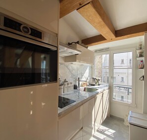 Fridge, microwave, oven, dishwasher