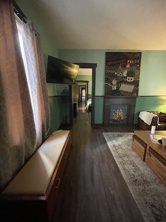 2 Schlafzimmer, WLAN, Bettwäsche. Historisches Haus im Louisiana-Stil