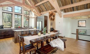 Dining - Big Sky Vacation Rentals: MVC Spotted Eagle (Big Sky)