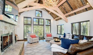 Smart-TV, peis, videospill og stereoanlegg