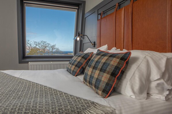 각각 다른 스타일의 인테리어, 각각 다르게 가��구 비치, 책상, 방음 설비