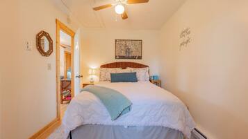 2 bedrooms, desk, free WiFi, bed sheets