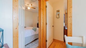 2 bedrooms, desk, free WiFi, bed sheets