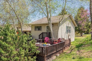 Property grounds - Find your Happy Place at our Country Cottage!! (Christiansburg)