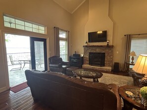 Téléviseur connecté, foyer