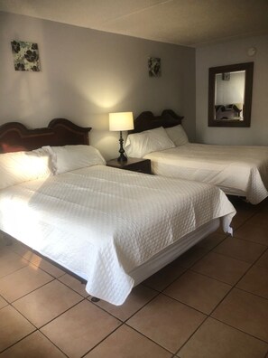 3 habitaciones, tabla de planchar con plancha, wifi y ropa de cama 