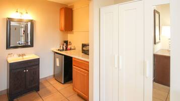 Fridge, microwave, stovetop, coffee/tea maker