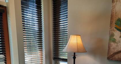 Casa Corea at Echo Landing, 2 bedroom, 2 bathroom townhome, private garage, BBQ