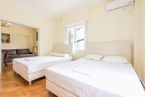 4 bedrooms, iron/ironing board, WiFi, bed sheets
