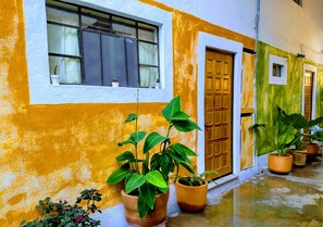 Standard Triple Room (El Rincon De Alex) | Courtyard view - El Rincón de los Artistas (San Miguel de Allende)