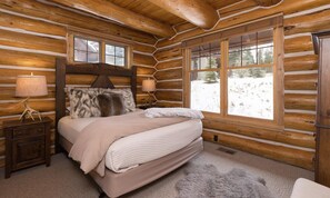 3 bedrooms, iron/ironing board, internet, bed sheets