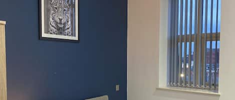 1 soverom, skrivebord, strykejern/-brett og wi-fi (inkludert)