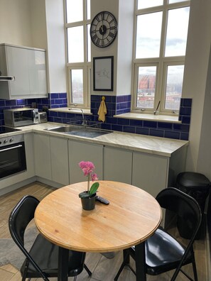 Fridge, microwave, oven, stovetop