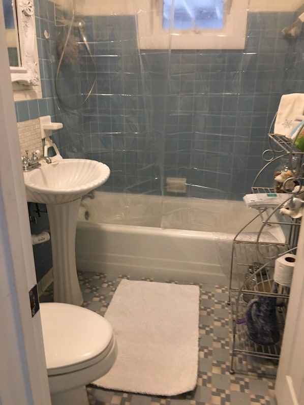 A bathroom with a white sink, toilet, and bathtub.