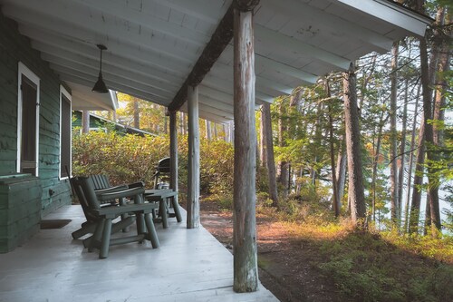 Signature Cabin 3 with Lake View