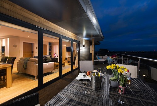 A stunning, environmentally friendly holiday haven at Mor Cliff, in an AONB.