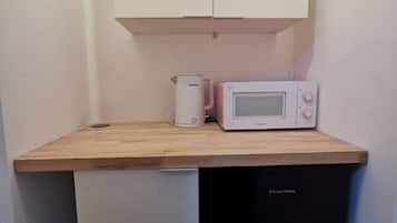 Room | Private kitchenette | Electric kettle