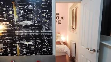 Room | Living area | Flat-screen TV