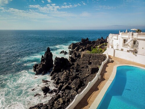 Ocean shore apartment
